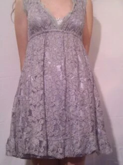 Robe Courte En Dentelle Couleur Grise -Éclat Boutique 780103 robe courte en dentelle couleur grise 4