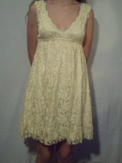 Robe Courte En Dentelle Couleur Jaune