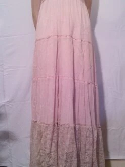 Robe Longue En Coton Et Dentelle Rose -Éclat Boutique 780106 robe longue en coton et dentelle rose 3