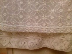 Robe Courte En Dentelle Couleur écru Motif Fleur