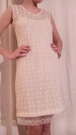 Robe Courte En Dentelle Couleur écru Motif Fleur -Éclat Boutique 780147 robe courte en dentelle couleur ecru motif fleur 5