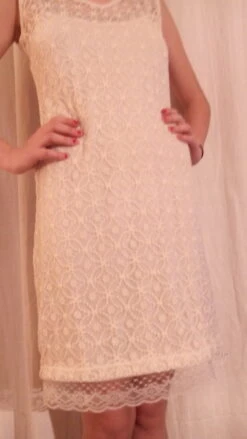 Robe Courte En Dentelle Couleur écru Motif Fleur -Éclat Boutique 780147 robe courte en dentelle couleur ecru motif fleur 6