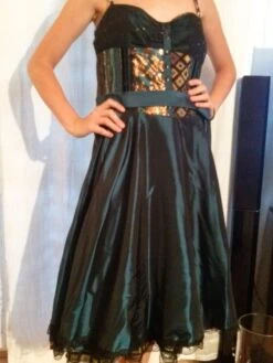 Robe Mi Longue à Bretelles En Satin Et Dentelle