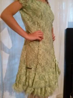 Devant -Éclat Boutique 780308 robe mi longue a bretelle en dentelle couleur verte 2