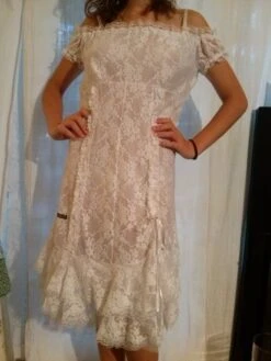 Robe Mi Longue,à Bretelle,en Dentelle Couleur Blanche,robe En Dentelle,vêtements Femme,vêtements Fille,cadeau Femme,cadeau Fille -Éclat Boutique 780309 robe mi longue a bretelle en dentelle couleur blanche 2