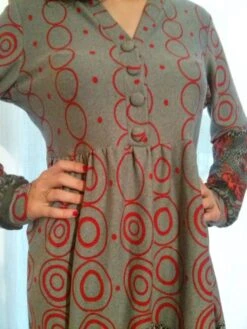 Robe Manches Longues Imprimée Gris Et Rouge -Éclat Boutique 780413 robe manches longues imprimee gris et rouge 4