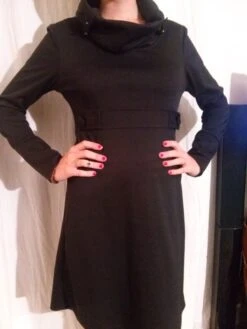 Robe Manches Longues Col Boule Couleur Noir