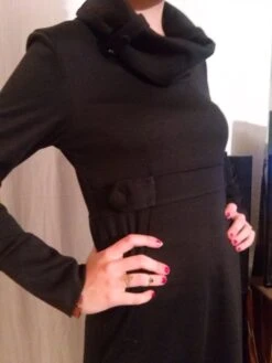 Robe Manches Longues Col Boule Couleur Noir -Éclat Boutique 780459 robe manches longues col boule couleur noir 3