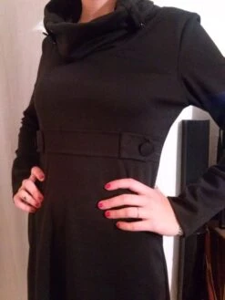 Robe Manches Longues Col Boule Couleur Noir -Éclat Boutique 780459 robe manches longues col boule couleur noir 4