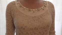 Robe Manches Longues En Dentelle Couleur Beige -Éclat Boutique 780881 robe manches longues en dentelle couleur beige 2