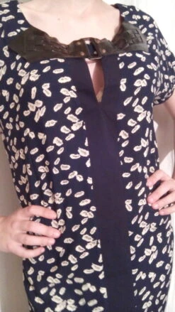 Robe Courte En Coton Imprimé Couleur Bleu Marine -Éclat Boutique 780943 robe courte en coton imprime couleur bleu marine 3