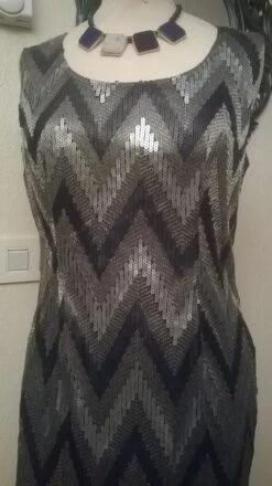 Robe Courte De Soirée à Paillettes Motif Zig-zague -Éclat Boutique 781155 robe courte de soiree a paillettes motif zig zague 4