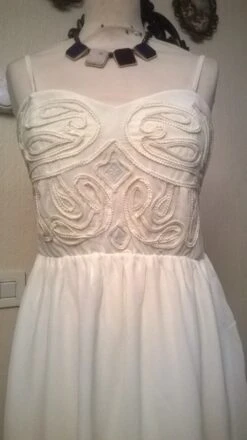 Robe Courte à Brettelles En Mousseline Et Dentelle Couleur Crème -Éclat Boutique 781445 robe courte a brettelles en mousseline et dentelle couleur 5