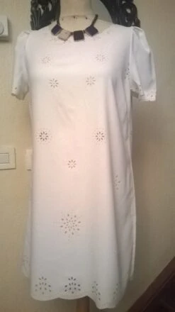 Robe Manches Courtes Couleur Blanche -Éclat Boutique 781464 robe manches courtes couleur blanche 3