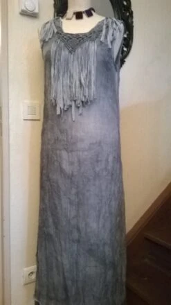 Robe Longue En Mousseline De Soie Froissé De Couleur Gris -Éclat Boutique 781535 robe longue en mousseline de soie froisse de couleur gris 4