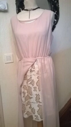 Robe Longue En Mousseline Et Paillettes De Couleur Rose Poudré 7 Robe Longue En Mousseline Et Paillettes De Couleur Rose Poudré -Éclat Boutique 781537 robe longue en mousseline et paillettes de couleur rose po 4