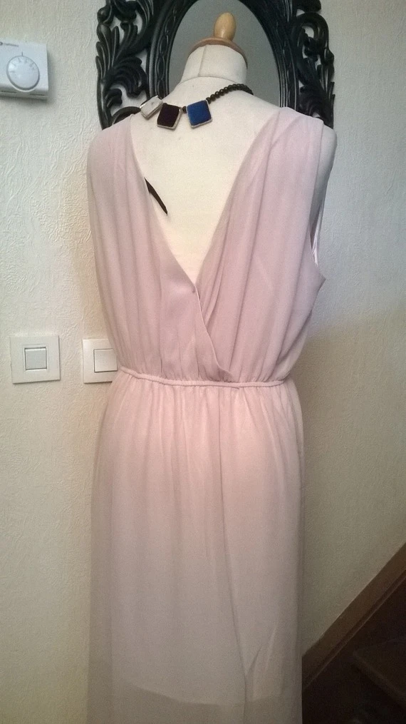 Robe Longue En Mousseline Et Paillettes De Couleur Blanche 2 Robe Longue En Mousseline Et Paillettes De Couleur Blanche – Image 2