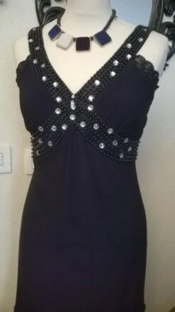 Robe Mi Longue De Couleur Noir -Éclat Boutique 781710 robe mi longue de couleur noir 4