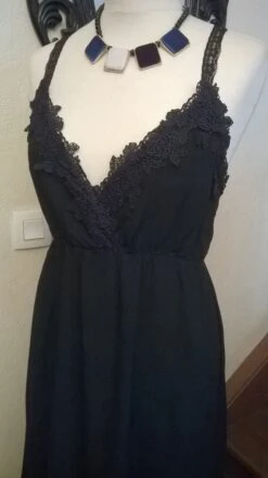 Robe Longue à Brettelles De Couleur Noir -Éclat Boutique 781715 robe longue a brettelles de couleur noir 5