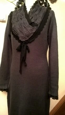 Robe Longue En Tricot De Coton, Acrylique Et Dentelle