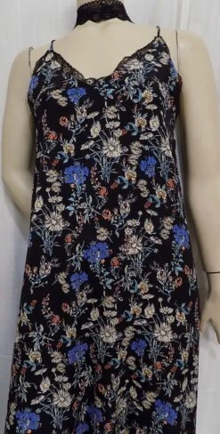 Robe Longue,en Tissu Imprimé,dentelle Noire,vêtements Femme,vêtements Fille,cadeau Femme,cadeau Fille,robe Fille,fait Main