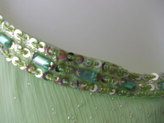 Robe D'étè Grande Taille En Mousseline Vert Trées Fluide Taille 42/44 Longueur 105 Cm. 1 Robe D'étè Grande Taille En Mousseline Vert Trées Fluide Taille 42/44 Longueur 105 Cm.