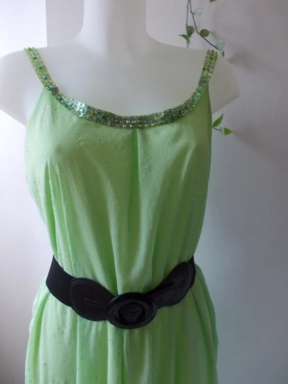 Robe D'étè Grande Taille En Mousseline Vert Trées Fluide Taille 42/44 Longueur 105 Cm. 3 Robe D'étè Grande Taille En Mousseline Vert Trées Fluide Taille 42/44 Longueur 105 Cm. – Image 3