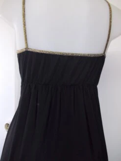 Robe Bustier Courte En Jersey Noir Broderie Fleurs Dorées Et Blanches Taille 38/40 Longueur De 89 Cm. -Éclat Boutique 827335 robe bustier courte en jersey noir broderie fleurs dorees 4