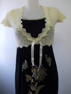 Robe Bustier Courte En Jersey Noir Broderie Fleurs Dorées Et Blanches Taille 38/40 Longueur De 89 Cm. -Éclat Boutique 827335 robe bustier courte en jersey noir broderie fleurs dorees 5