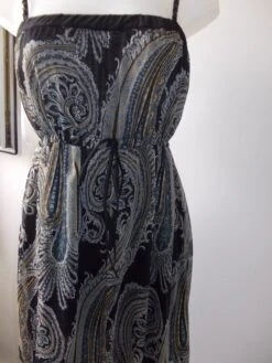 Robe Mi Longue En Mousseline Fleurie Motifs En Arabesques, Taille 40/42 Longueur 76 Cm.