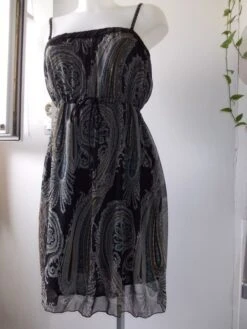 Robe Mi Longue En Mousseline Fleurie Motifs En Arabesques, Taille 40/42 Longueur 76 Cm. -Éclat Boutique 827370 robe mi longue en mousseline fleurie motifs en arabesques 3