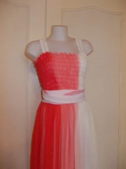 -robe Bustier Smokée Mi Longue En Mousseline Couleurs Dégradés Taille 38/40/42 Longueur 105 Cm.