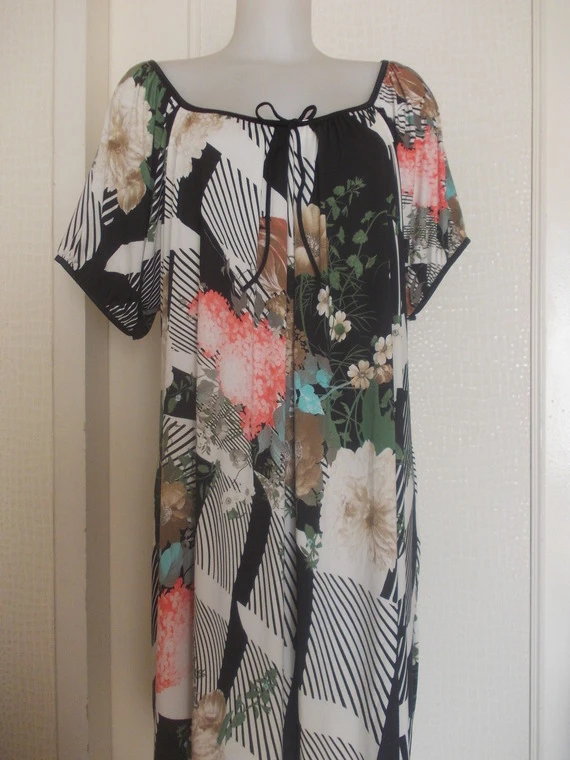 Robe D'étè Ample Grande Taille En Jersey- Lycra Taille 44/46/48; Longueur 98 Cm. 2 Robe D'étè Ample Grande Taille En Jersey- Lycra Taille 44/46/48; Longueur 98 Cm. – Image 2