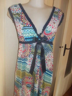 -robe Mi Longue En Jersey-lycra Multicolore A Bretelles Taille 38/40, Longueur 106 Cm. -Éclat Boutique 827690 robe mi longue en jersey lycra multicolore a bretelles 4