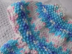 Robe Bébé Multicolore Au Tricot,taille Naissance à 3 Mois. 8 Robe Bébé Multicolore Au Tricot,taille Naissance à 3 Mois. -Éclat Boutique product 5cd811c5a3558 3