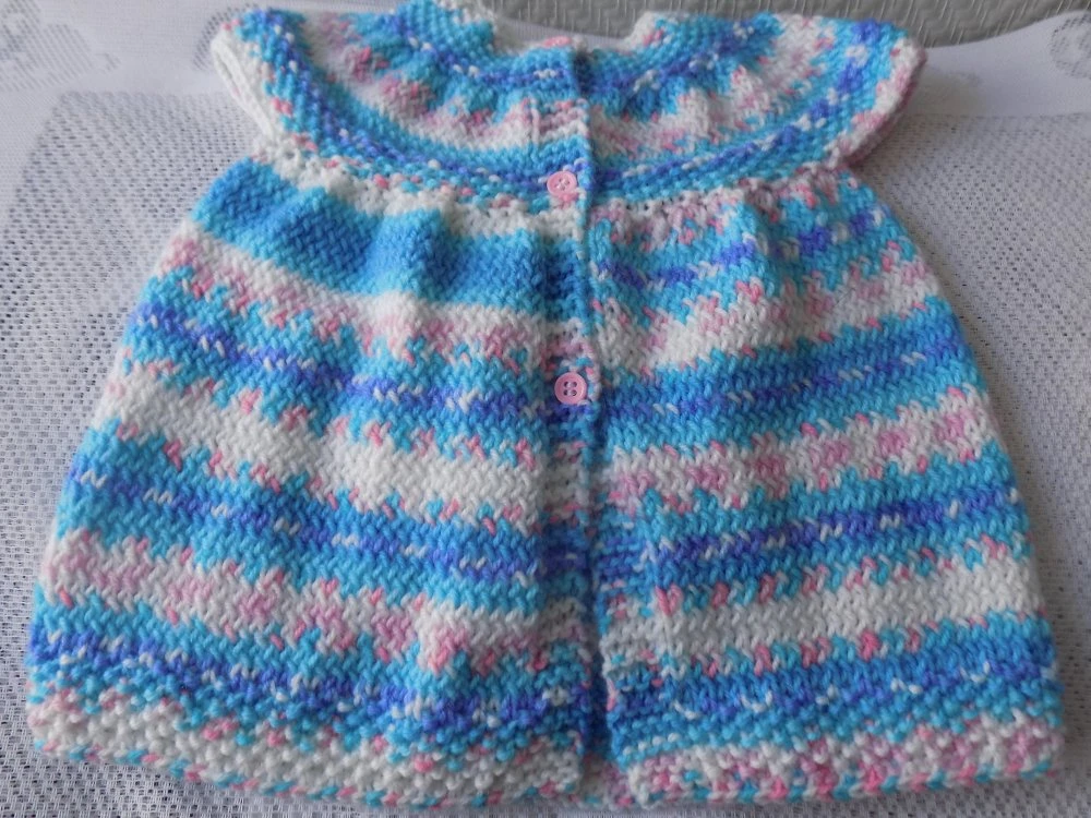 Robe Bébé Multicolore Au Tricot,taille Naissance à 3 Mois. 5 Robe Bébé Multicolore Au Tricot,taille Naissance à 3 Mois. – Image 5
