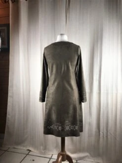 Robe Trapèze En Suédine Marron Kaki à Manches Longues -Éclat Boutique product 5de3e2c322504 4