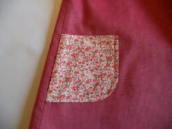 Robe Chasuble Fillette, En Velours Rose , Avec Poche En Tissu à Fleurs, Fait-main. 8 Robe Chasuble Fillette, En Velours Rose , Avec Poche En Tissu à Fleurs, Fait-main. -Éclat Boutique product 5dffdc4b9b3c2 4