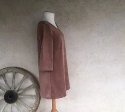 Robe Trapèze Ample En Velours Milleraies Couleur Camel (marron Clair), Encolure En V Devant Et Dos -Éclat Boutique product 5e36ae4fd47e1 3