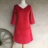 Robe Trapèze Ample En Velours Côtelé (fines Côtes = Velours Milleraies) Couleur Rouge Avec Encolure En V Devant Et Dos Taille 40