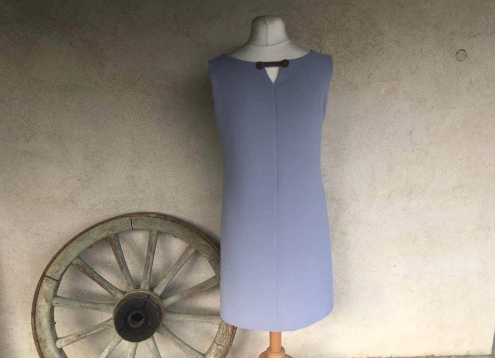 Robe Trapèze Habillée Bleue Claire Sans Manches 4 Robe Trapèze Habillée Bleue Claire Sans Manches – Image 4