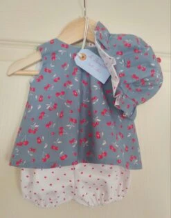 Ensemble Robe, Bloomer Et Chapeau En 3 Mois, Fait-main.