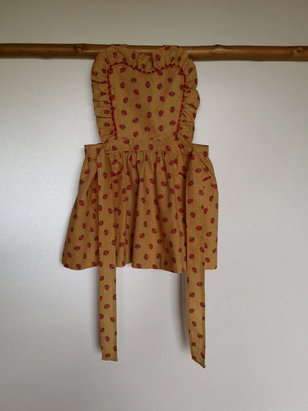 Ensemble Robe Jaune Motif Fraises Et Culotte Bouffante, Cadeau Naissance 6 -9 Mois 3 Ensemble Robe Jaune Motif Fraises Et Culotte Bouffante, Cadeau Naissance 6 -9 Mois – Image 3