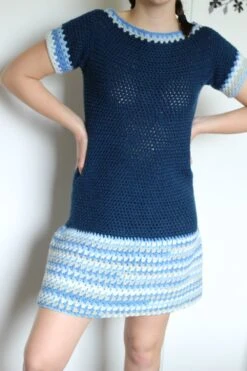 Robe Crochet Degradé De Bleus Manches Courtes
