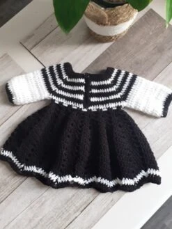 Robe Bebe Noire Et Blanche Crochetée Main -Éclat Boutique product 6238acb13b1e9 3