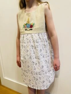 Robe Enfant Lin Et Coton Brodée Licorne -Éclat Boutique product 623f7c6d05334 3