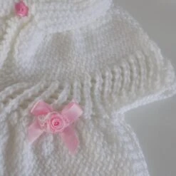 Robe Bébé Tricotée Main , Coloris Blanc Noeuds Et Boutons Roses , Taille 3/6 Mois. -Éclat Boutique product 62ecbe3796d11 4