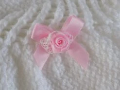 Robe Bébé Tricotée Main , Coloris Blanc Noeuds Et Boutons Roses , Taille 3/6 Mois. -Éclat Boutique product 62ecbe3796d11 5