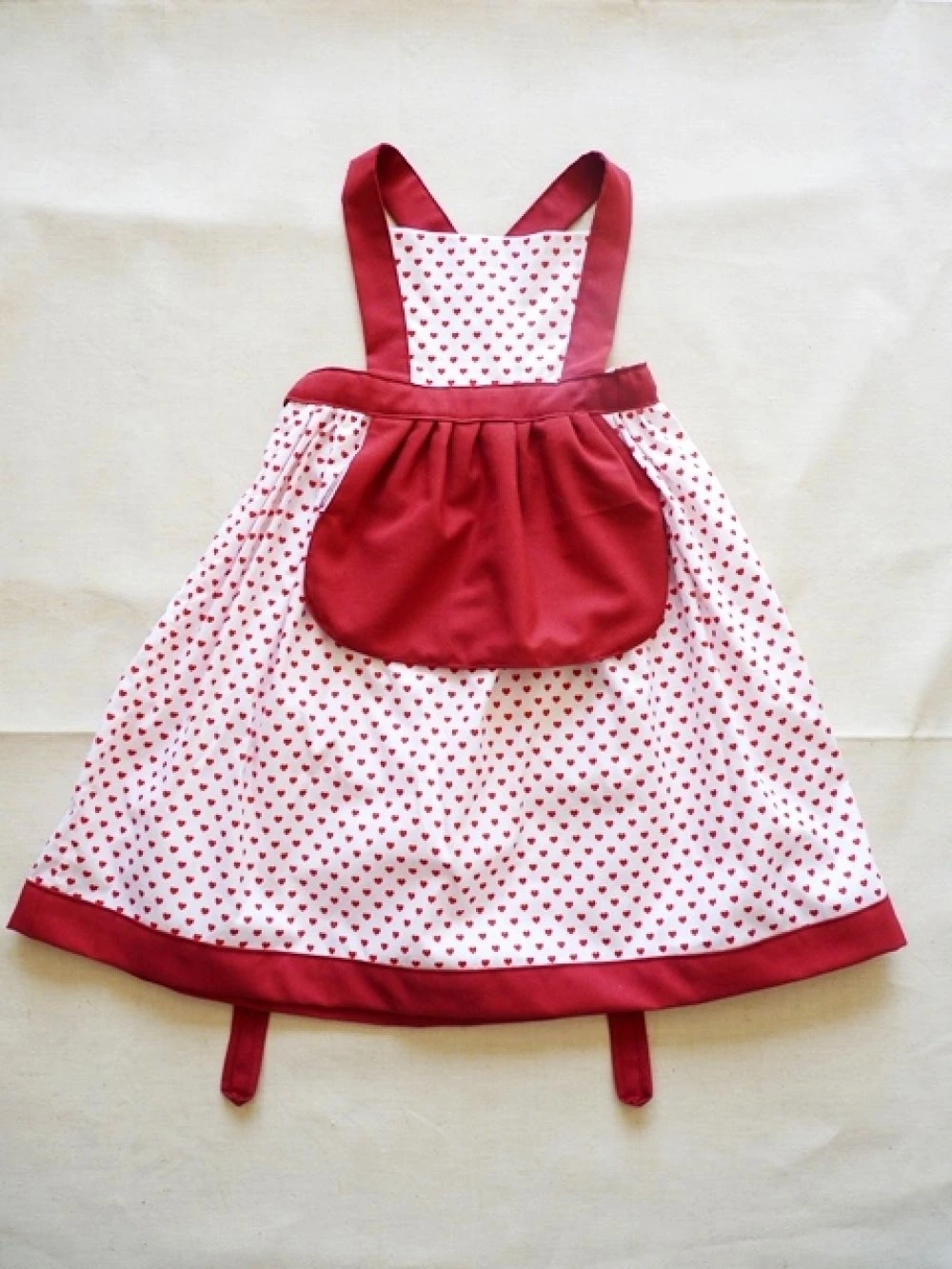 Robe Vintage Rouge Et Blanche Tablier à Cœurs 1 Robe Vintage Rouge Et Blanche Tablier à Cœurs