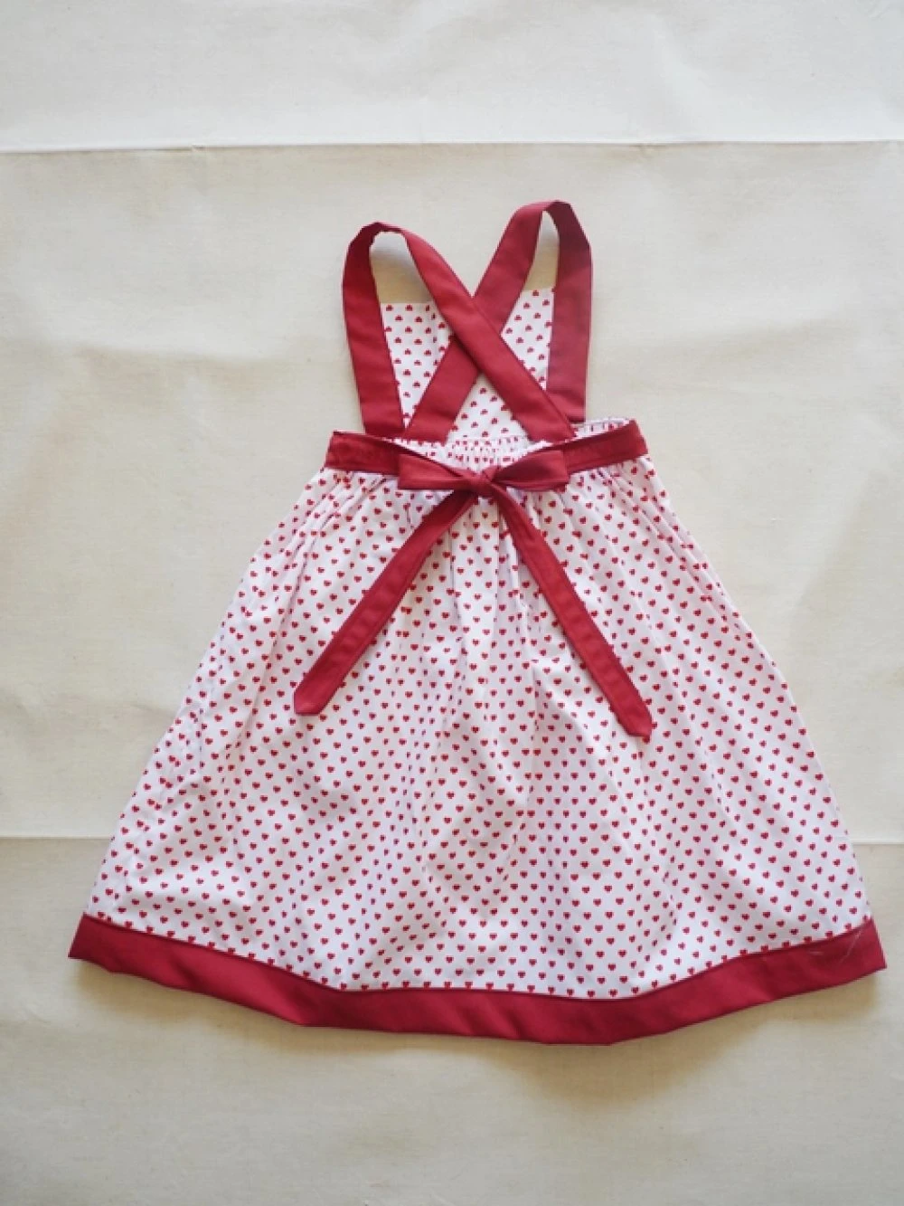 Robe Vintage Rouge Et Blanche Tablier à Cœurs 2 Robe Vintage Rouge Et Blanche Tablier à Cœurs – Image 2